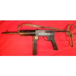 JOUET ARTISANAL POUR ENFANT REPRODUCTION DE MITRAILLETTE " MAT 49"