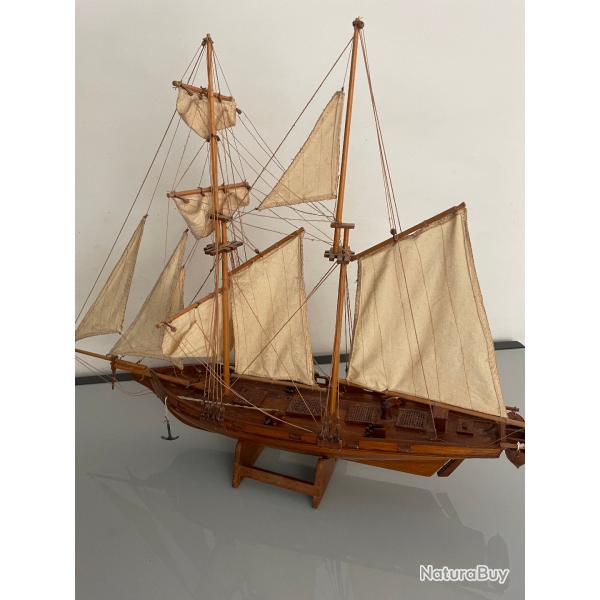 BATEAU  ANCIEN  DE  GUERRE