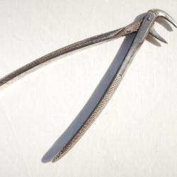 Davier mandibulaire Pince dentiste arrache dent WWII - ref GUI24DEN001