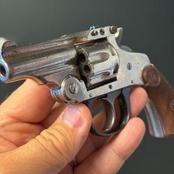 unique en france  revolver harrington snubnose 7 coups 22 lr.