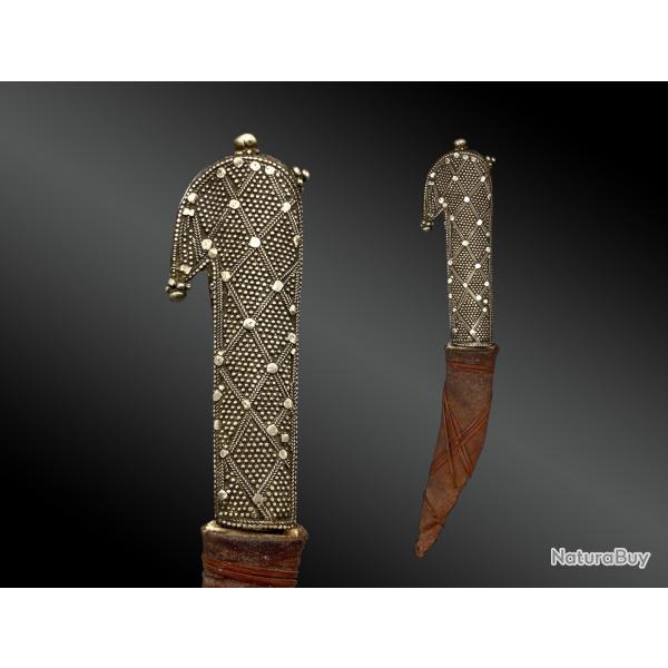 DAGUE YEMENITE, KHADAAM. Poignée aux clous d'argent Yémen, début XXème siècle