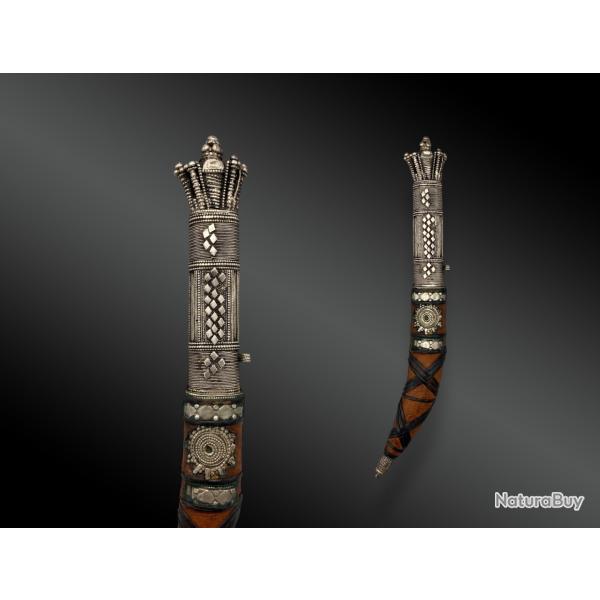 DAGUE YEMENITE, KHADAAM. Poignée en argent Yémen, début XXème siècle