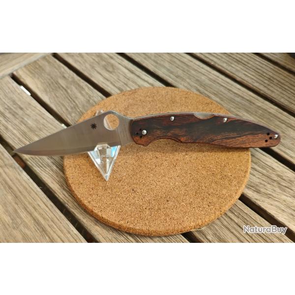 Spyderco Police 4, lame lisse satine HAP40/SUS410