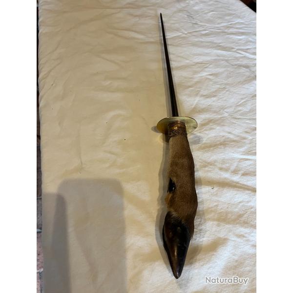 une dague de chasse de fabrication artisanalle