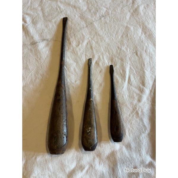 un lot de trois tournevis anciens militaire