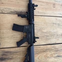 Je vends ma réplique d'airsoft ! C'est une M4 en super état Avec la boîte et un chargeur