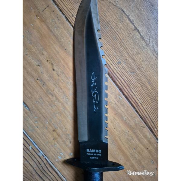 Reproduction du couteau Rambo 2