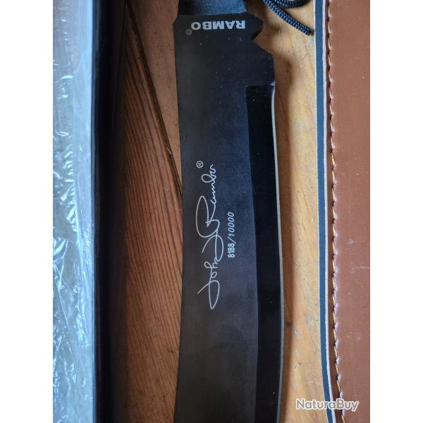 Reproduction de la machette Rambo 4
