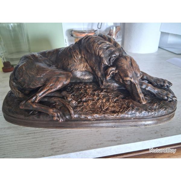 Chien lvrier en bronze sign Cayrard Poids 5kg , dimensions 30 x 15 x 10 cm