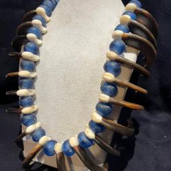 Rare collier en griffes et perles de trade indiens des plaines