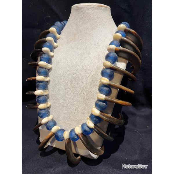 Rare collier en griffes et perles de trade indiens des plaines