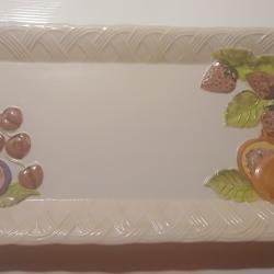 ANCIEN PLAT EN CÉRAMIQUE FAÇON BARBOTINE DÉCO FRUITS ET LÉGUMES marqué FG