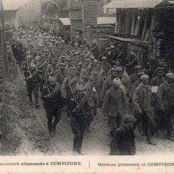 CPA -  Prisonniers allemands a COMPIEGNE N°1586