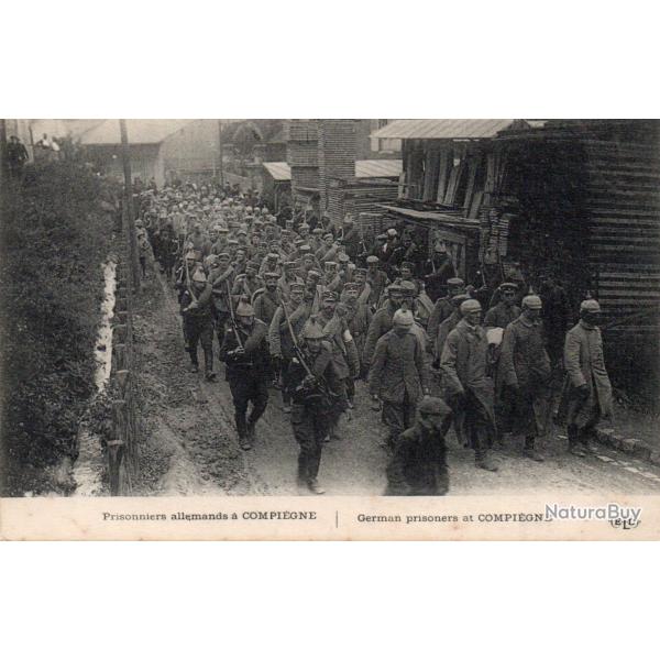 CPA -  Prisonniers allemands a COMPIEGNE N1586