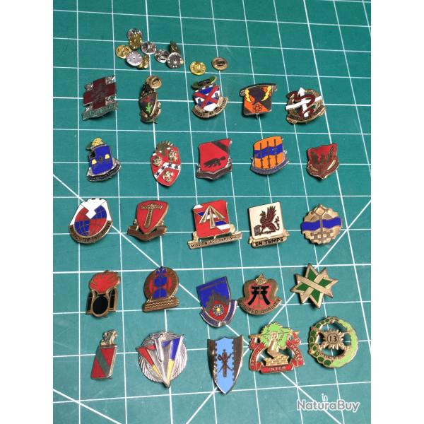 LOT DE 25 INSIGNES RGIMENTAIRES AMRICAINS, CREST US ARMY POST WW2 (LOT 1 )