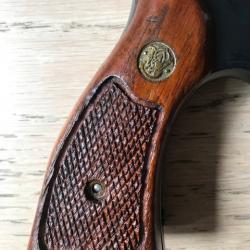 Pour tout S&W K, square butt, plaquettes d'origine.