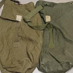 Lot de 2 sacs militaires de paquetage grand format en bon état