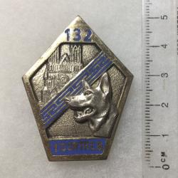 FRANCE INFANTERIE Insigne 132° G.C.A.T Groupe Cynophile de l' Armée Terre « 1 CONTRE 8 »?émail 3 arr