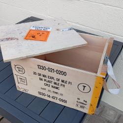 Caisse pour grenades en bois vide