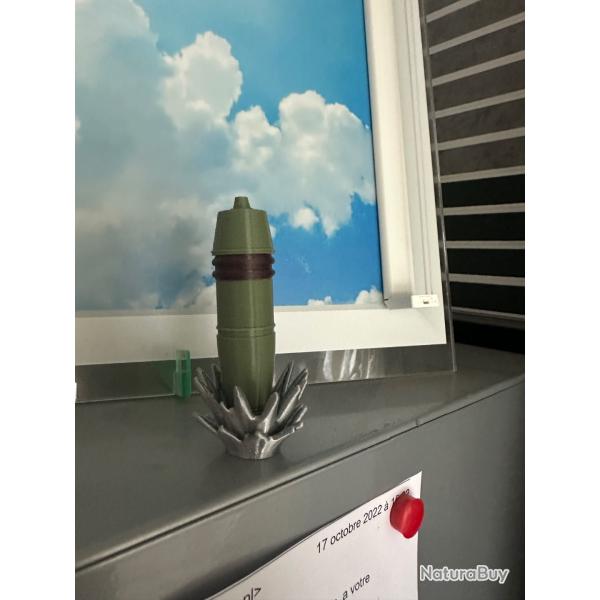 aiment figurine  obus