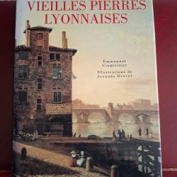 Vieilles pierres lyonnaises, format beau livre neuf 115 euros
