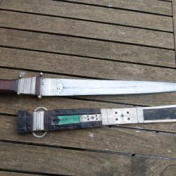 Superbe épée Touareg finement gravée avec déco argent ?