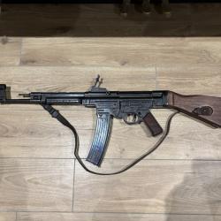 STG44 - MP44 - Réplique factice Denix customisée avec sangle d'époque ww2