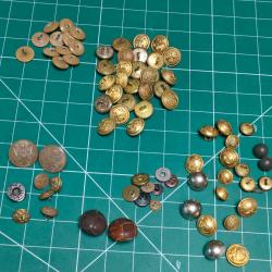 LOT DE 75 BOUTONS FRANCE, USA, ANGLETERRE