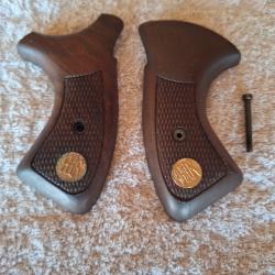 Plaquettes de crosse pour révolver  catégorie D 32