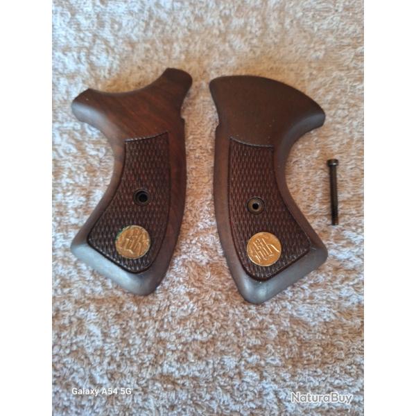 Plaquettes de crosse pour révolver  catégorie D 32