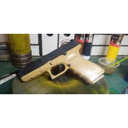 replique de Glock 17 gen 5 avec marquages, manoeuvrable
