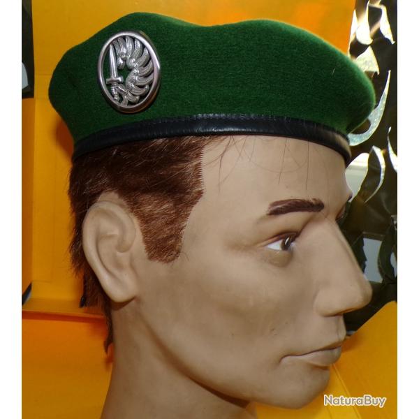 LEGION : BERET VERT DU 2 REGIMENT ETRANGER DE PARACHUTISTES DE LA LEGION ETRANGERE , AVEC SON INSIG