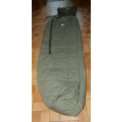 SAC DE COUCHAGE T.T.A DE L'ARMEE FRANCAISE DE 1985, LONGUEUR DU COUCHAGE 170 CM , POIDS 2 kilos ,BON
