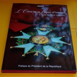 LIVRE L'ORDRE DE LA LEGION D'HONNEUR A L'AUBE DU 3 ème MILLENAIRE , EDITION LAVAUZELLE EN MAI 1996 ,