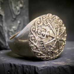 Bague chevaliere Symbole Vegvisir et Rune en Laiton Massif T63 - Biker harley Gothique davidson