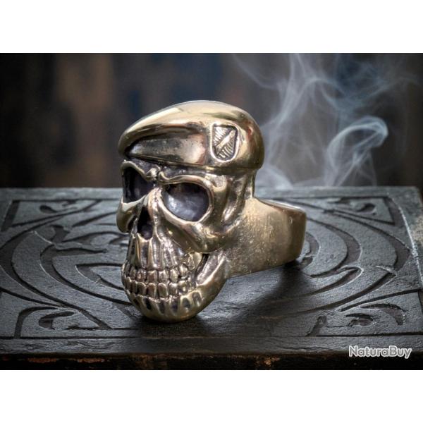 Bague chevaliere militaire tete de mort beret en Laiton Massif T63 - Biker harley davidson commando