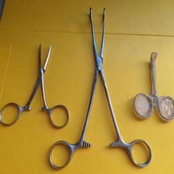 SERVICE DE SANTE : OUTIL MEDICAL LOT DE 3 PINCES POUR OPERATION ,BON ETAT  VOIR PHOTOS. POUR TOUT RE
