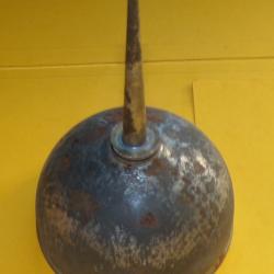 BURETTE A HUILE DE TYPE MILITAIRE DE L'ARMEE FRANCAISE ,   ETAT  VOIR PHOTOS . POUR TOUT RENSEIGNEME