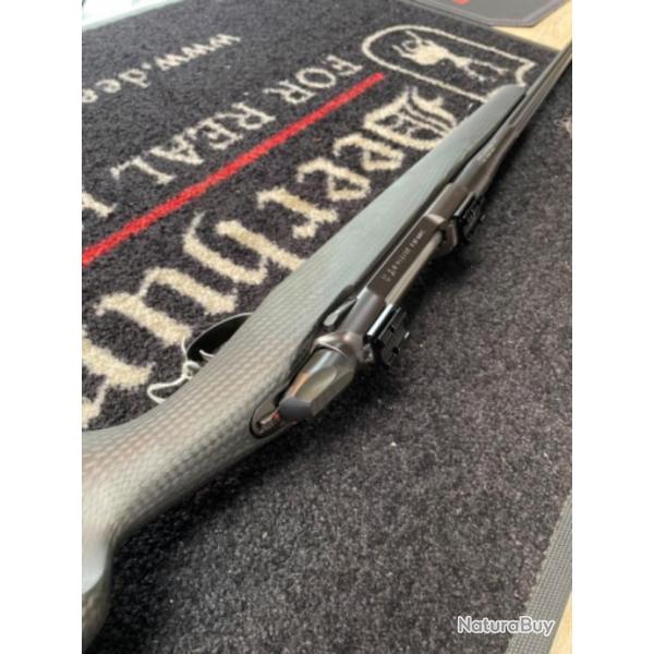Coup de balais Carabine Sako carbon light black edition 300 Winchester magnum aux encheres