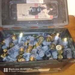 Lot 200 cartouches 12/67 vrac + caisse munitions