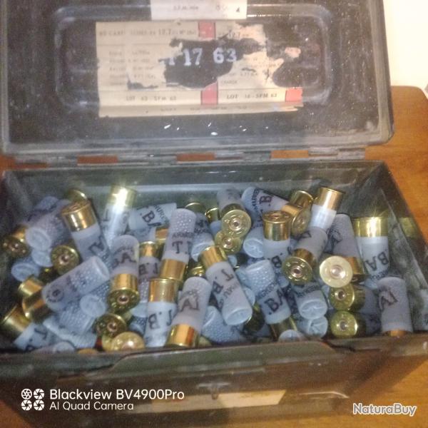 Lot 200 cartouches 12/67 vrac + caisse munitions