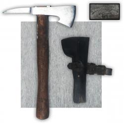 RARE & MASSIVE HACHE DE SAPEUR POMPIER OU DE GARDE CHASSE AVEC BAUDRIER XX ORIGINAL