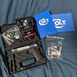 Pistolet airsoft CO2 KWC « Colt 1911 Rail » + chargeur CO2, valise