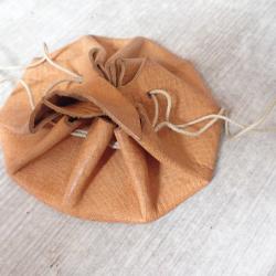 Bourse en cuir pour transport de pièces détachées des mousqueton Rubin Schmidt ou pistolet suisse