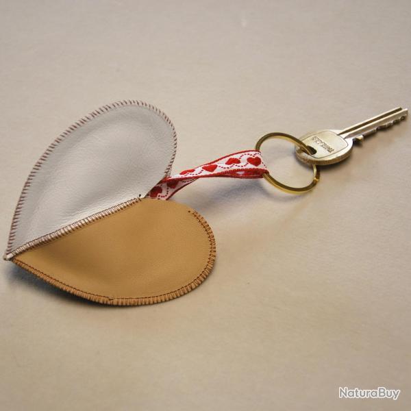 Porte-cl crateur amour triple coeur en cuir d'agneau beige et blanc satin