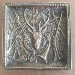 max le verrier vide poche en bronze decor de chasse a courre fleur de lys cerf cor de chasse dague