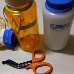 Bouteille nalgene x2 + Bouchon + Mallette + Ciseaux ( neuf )