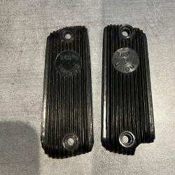 Plaquettes de crosse "UNIQUE" 7,65 mm - Bakélite noire - Originales