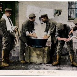 CPA - HEURE DE LA LESSIVE POUR CES MILITAIRES ALLEMANDS  -N&deg;1595