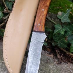 Couteau Skinner Damas Lame Acier 256 Couches Manche Bois Rosewood Etui Simili Cuir Fab Artisanale
